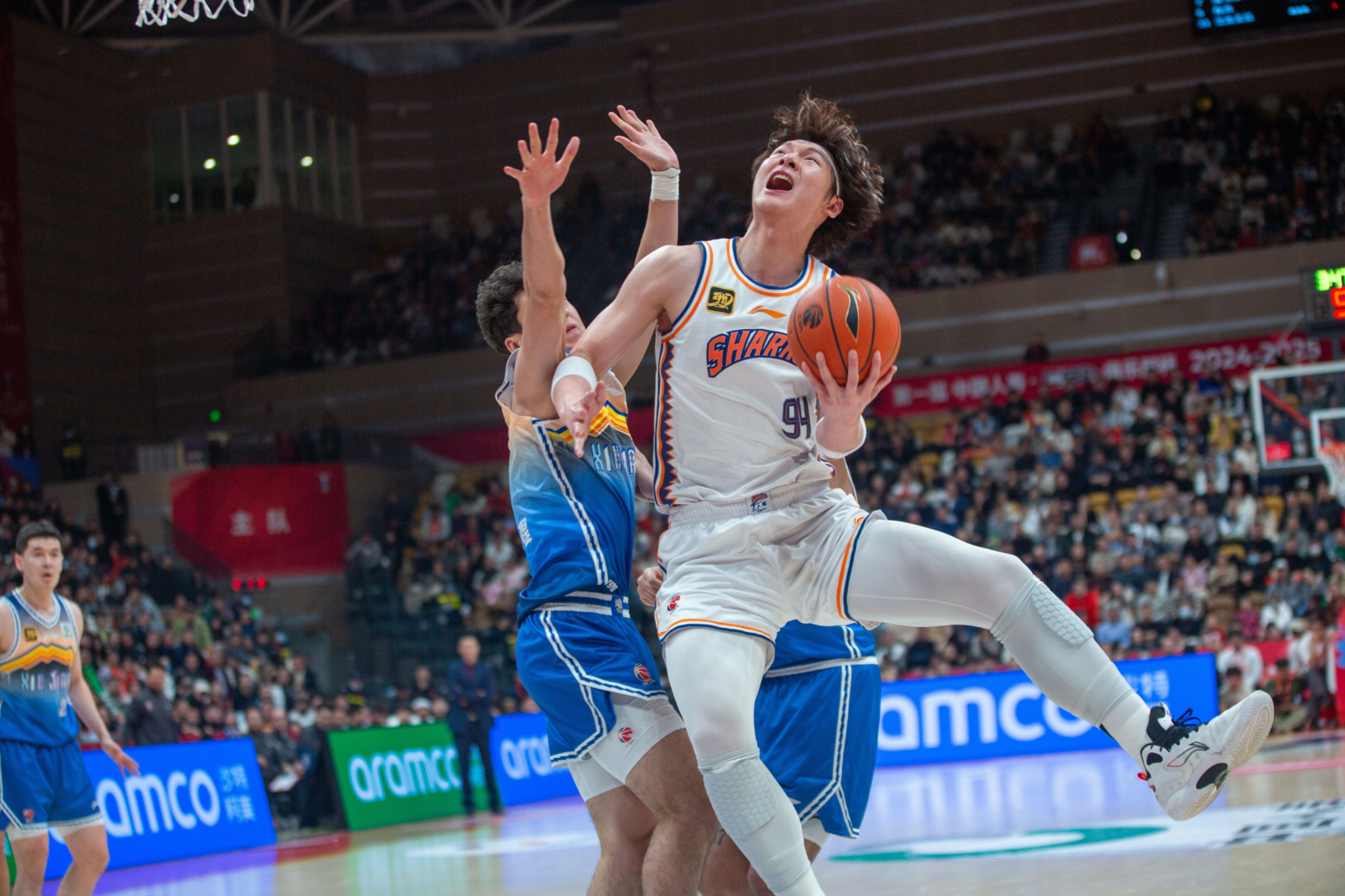 包含籃狂王重燃火焰，率领球队力挫强敌！的词条