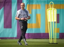 弗赖堡球员受伤频发，铁血拼搏未曾停歇(斯图加特vs弗赖堡)