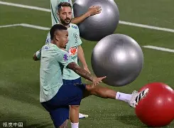 关于巴黎圣日耳曼球星因伤缺席欧冠关键战的信息