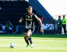 包含昂热队主场失利，教练组反思战术的词条