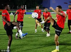 包含昂热队主场失利，教练组反思战术的词条