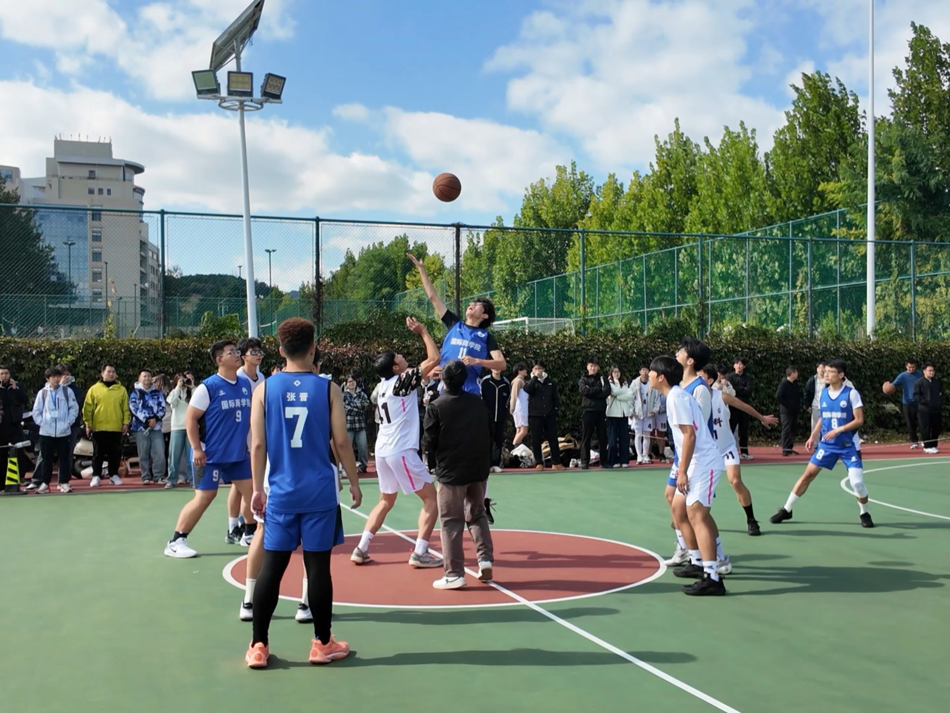 篮球明星赛预热中,球员们备战火热进行中的简单介绍 篮球明星赛预热中,球员们备战火热进行中的简单介绍